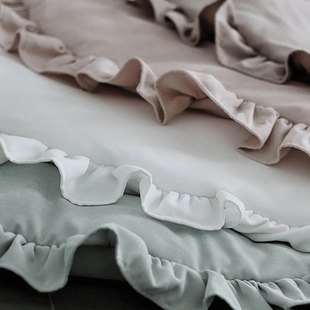 Detská podložka s volánom biela