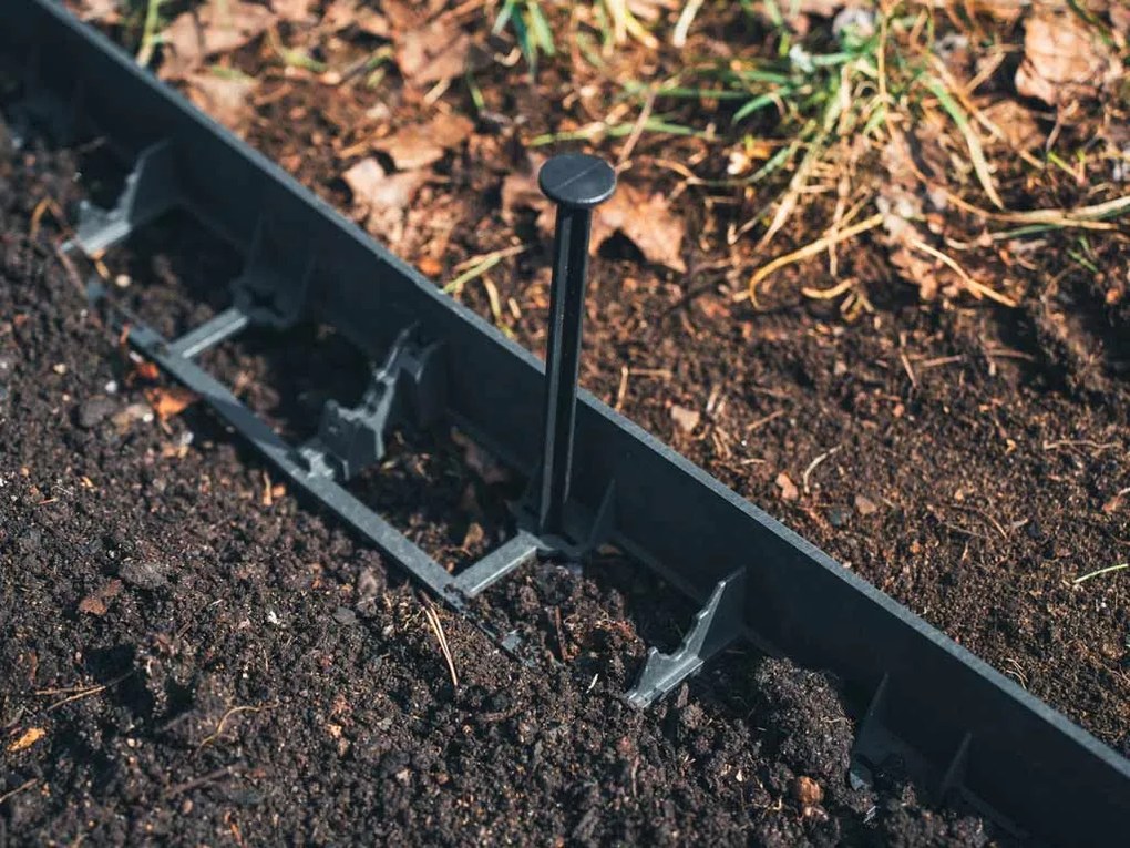 Plastový neviditeľný obrubník LEGI 80 mm