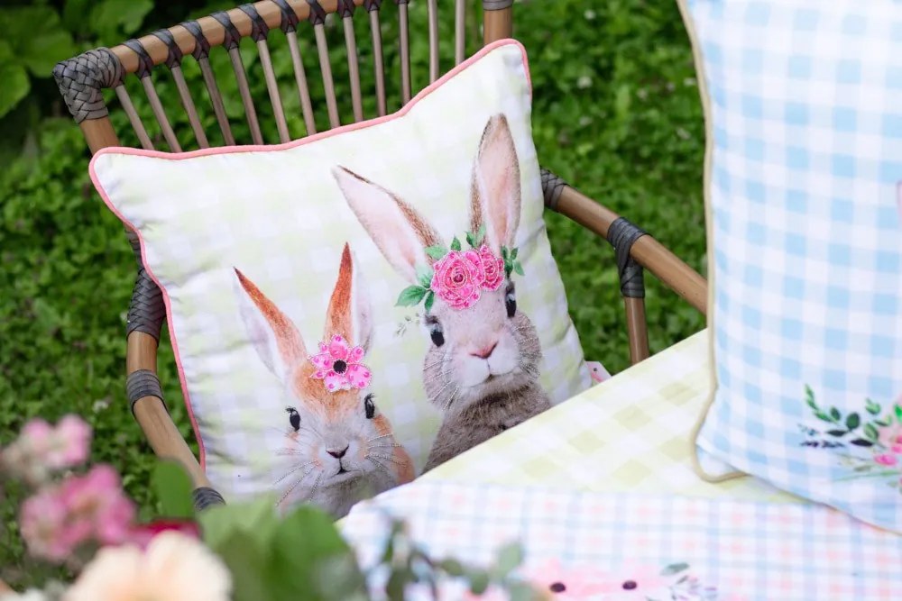 Zelený károvaný vankúš s králikmi Rabbio - 45*15*45cm