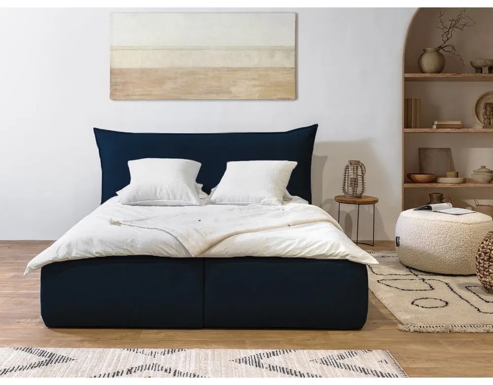 Tmavomodrá čalúnená dvojlôžková posteľ s úložným priestorom s roštom 180x200 cm Jade – Bobochic Paris