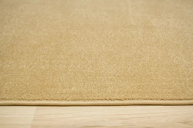 Metrážny koberec FOREST 50 medový