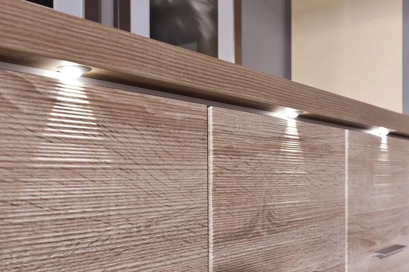 Široká vitrína Caracas typ 22, dub/biely lesk, s osvetlením