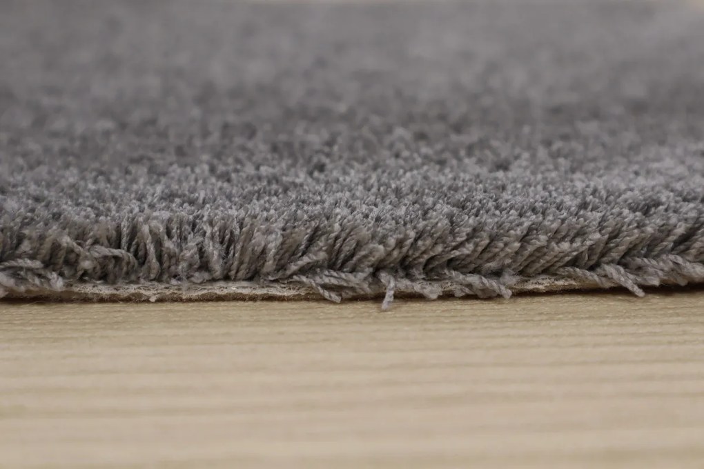 ITC, Metrážny koberec Sweet 75 tmavo šedý, na mieru, šíře 4m, šedá, filc, obývacia izba