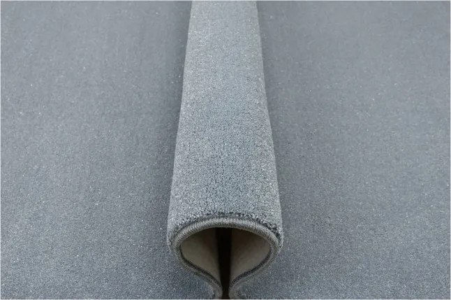 Metrážny koberec Pearl-Flash 80 svetlosivý / strieborný