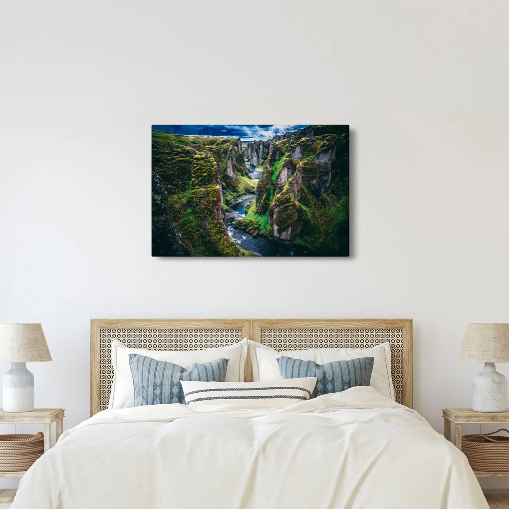 Obraz - Rieka v skalnatom údolí (90x60 cm)