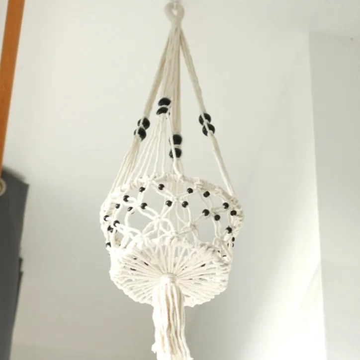 Macramé závesný držiak na kvetináč - veľký s gorálkami