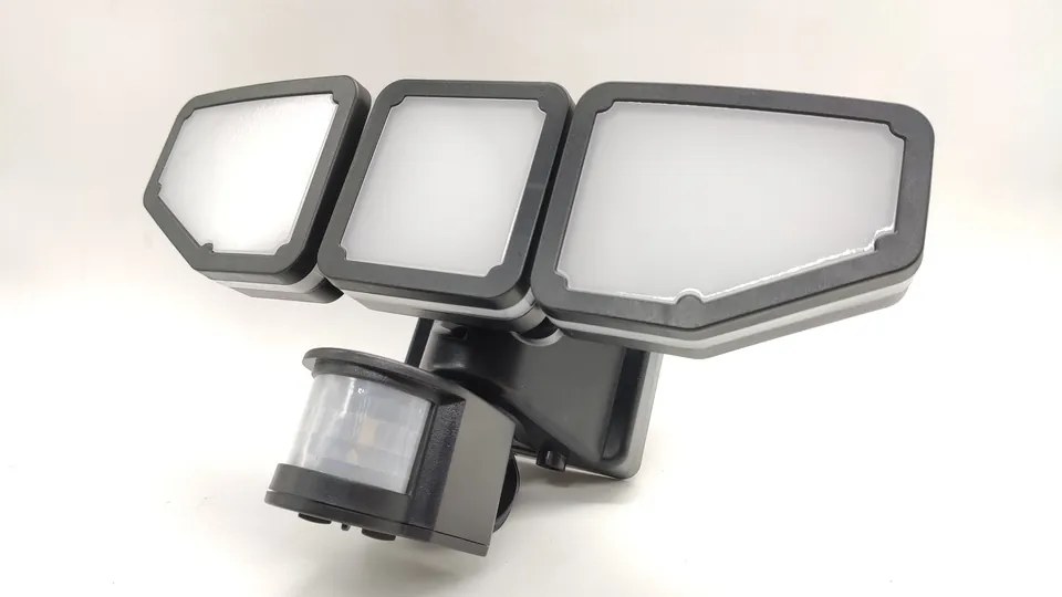 Bezdoteku LEDSolar 200 solárne vonkajšie svetlo s pohyb. čidlom a nast. hlavami, bezdrôtové, 8W, studené            svetlo