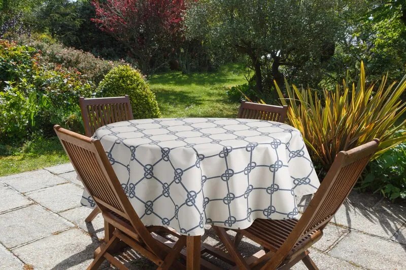 Dekorstudio Vodeodolný okrúhly obrus GARDEN 17E - 150 cm