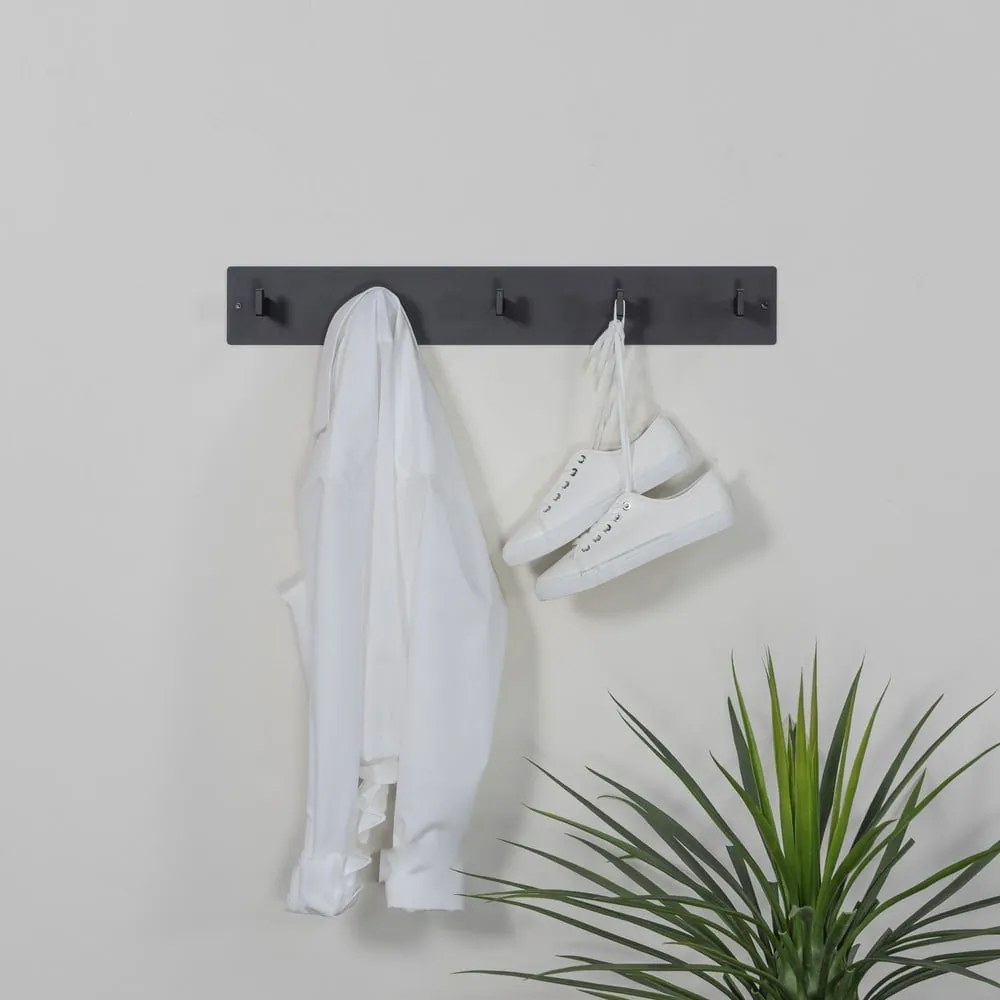 Čierny kovový nástenný vešiak Leatherman – Spinder Design