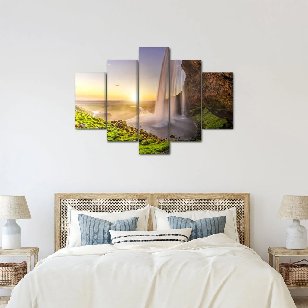 Obraz - Seljalandsfoss spoza vnútra jaskyne (150x105 cm)