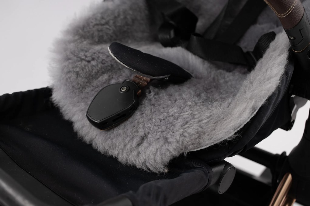 Podložka do kočíka z pravej kože sivá