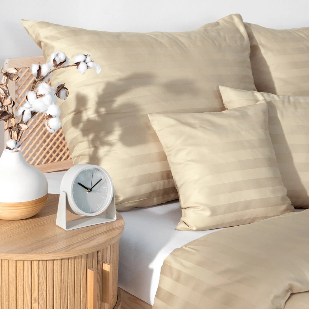 Goldea damaškové posteľné obliečky - zlaté prúžky so saténovým leskom 150 x 200 a 50 x 60 cm