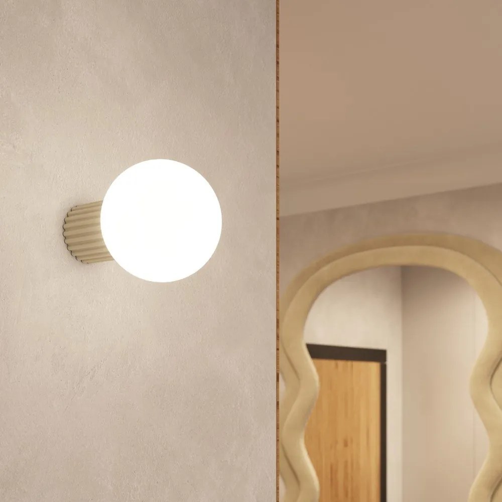 Krémové nástenné svietidlo ø 12 cm Orbital – Sollux