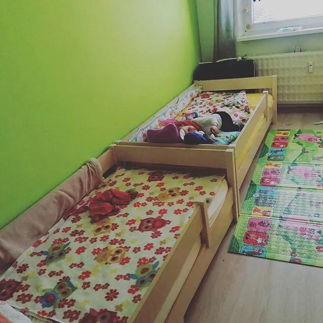 Detská posteľ Mix so zábranou - dub bielený Rozmer: 200x90