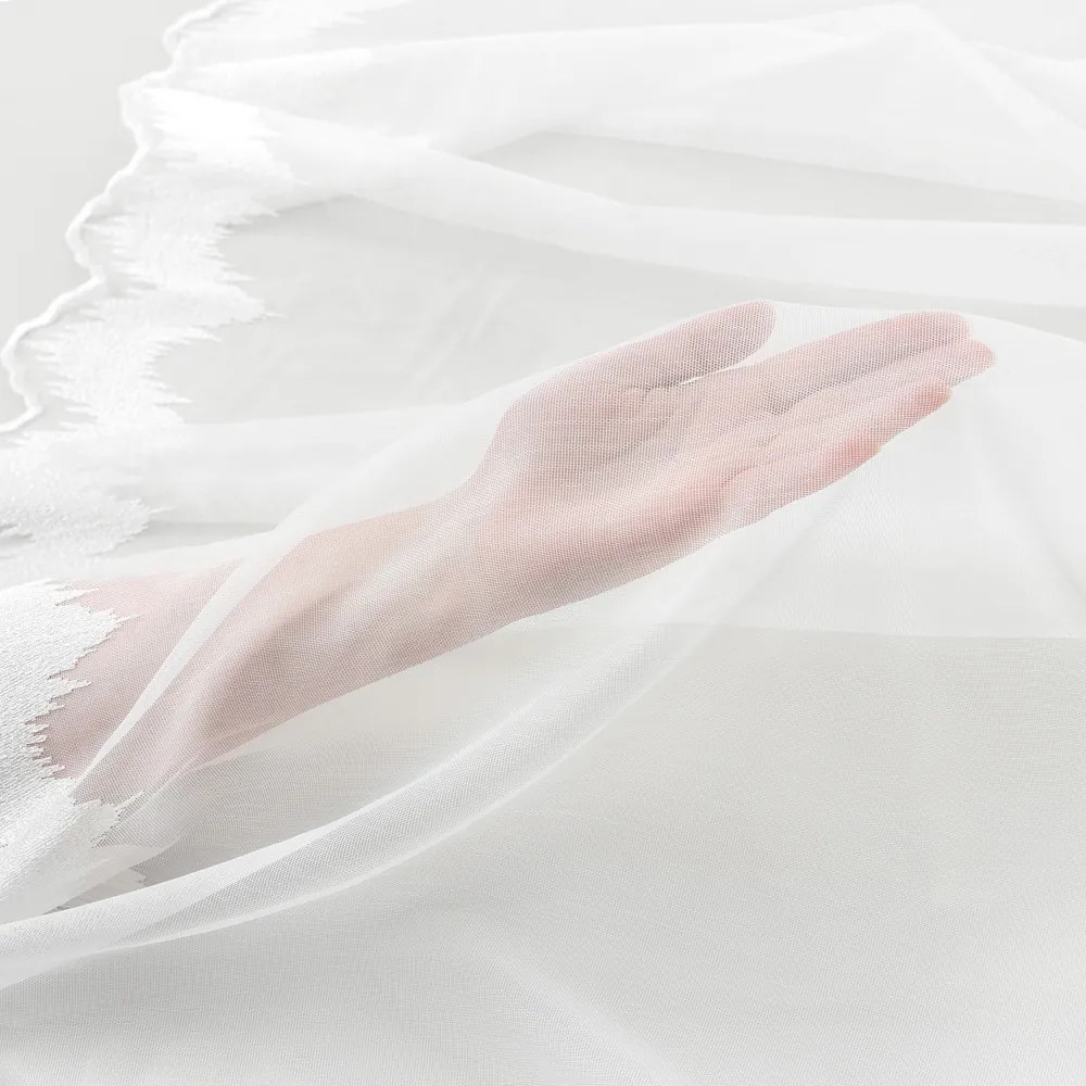 Svetlo smotanová záclona s perleťovo vytkávanou bordúrou cikcak do oblúčka ZAC-025 výška 295 cm Iba metráž