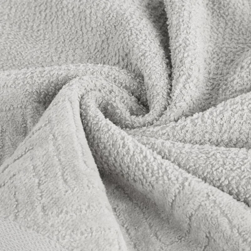 Dekorstudio Uterák LOREN so zamatovým okrajom - strieborný Rozmer uteráku: 70x140cm