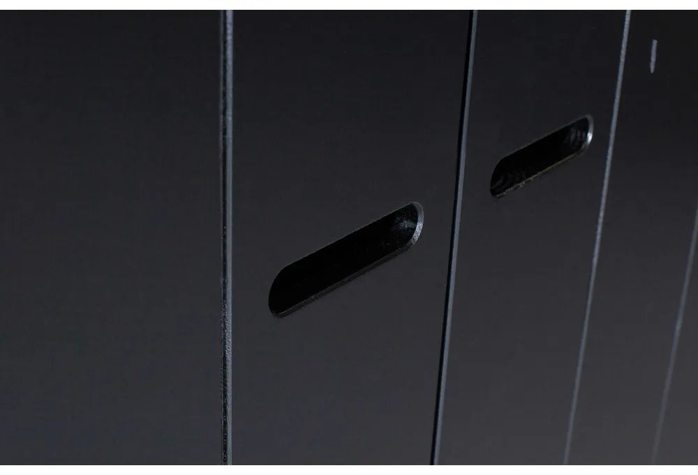 Čierna šatníková skriňa s konštrukciou z borovicového dreva WOOOD Connect, šírka 140 cm