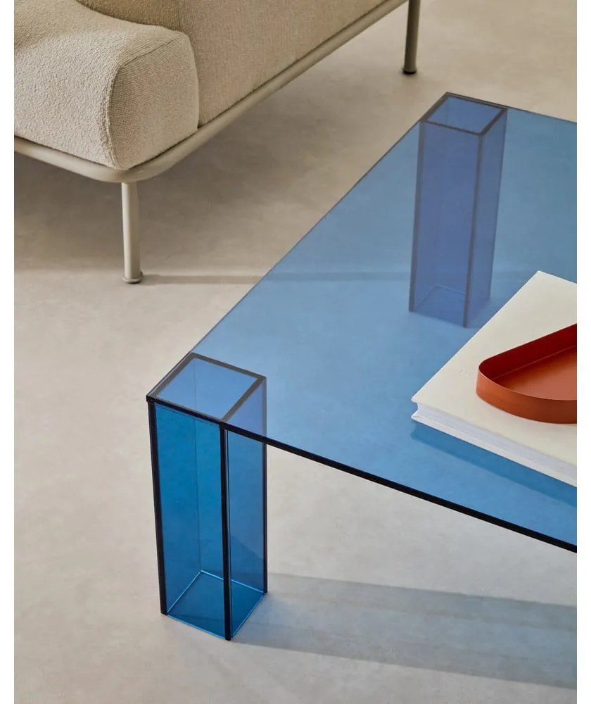 Modrý sklenený konferenčný stolík 85x85 cm Adularia – Kave Home
