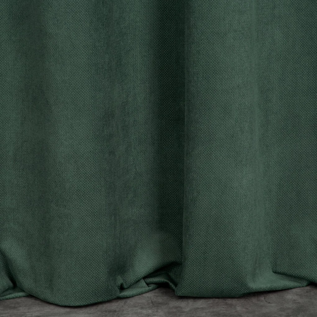 ZATEMŇOVACÍ ZÁVES NA KRÚŽKOCH MILO 140X250 CM ZELENÁ