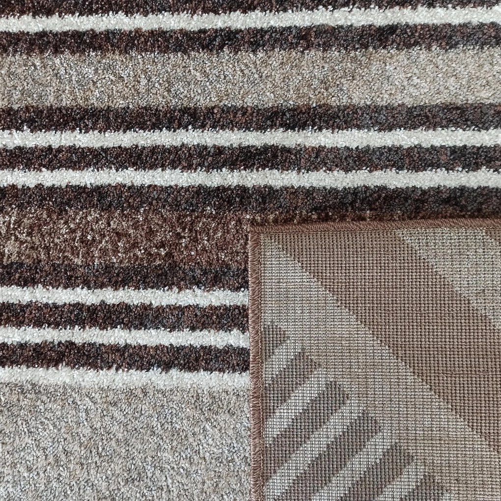 DY Hnedý koberec s geometrickým vzorom Otto 03 Rozmer: 160x220 cm