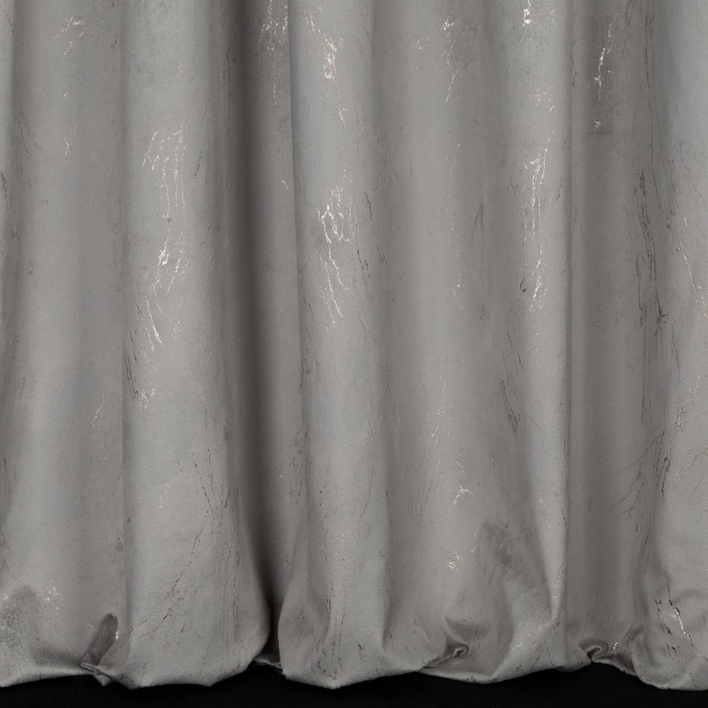 ZATEMŇOVACÍ ZÁVES NA PÁSKE NADIA 140X300 CM STRIEBORNÁ