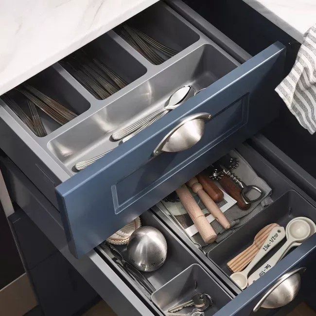 Goodhome Organizér do zásuvky, do kuchyne, príborník - NITAKI sivý plast 10 x 43 cm