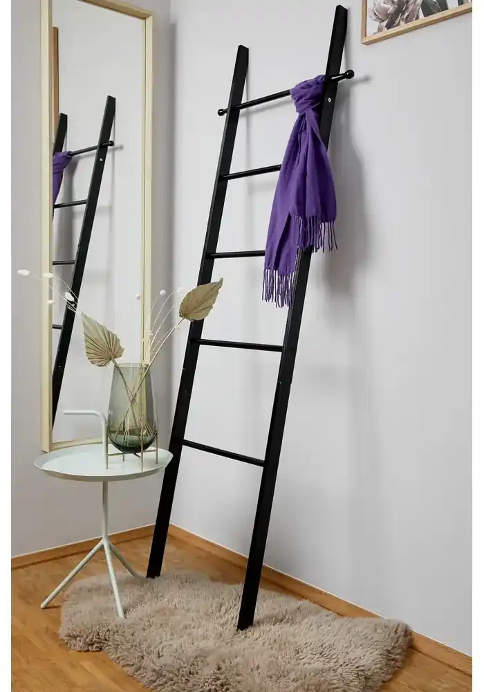 Čierny bambusový rebrík na uteráky Wenko Suri | BIANO