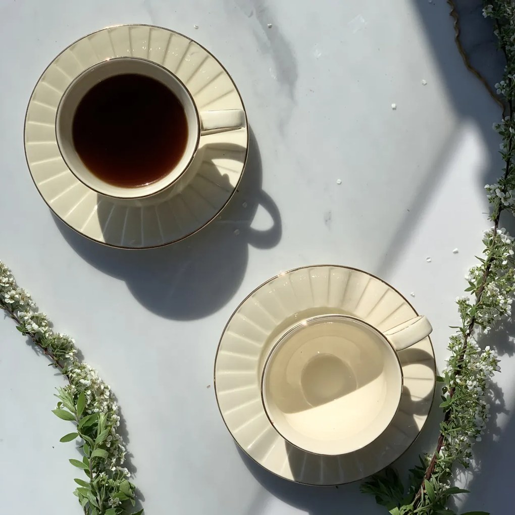 Porcelánová šálka na nohe s podšálkou Ecru Nina 220 ml sada 2ks