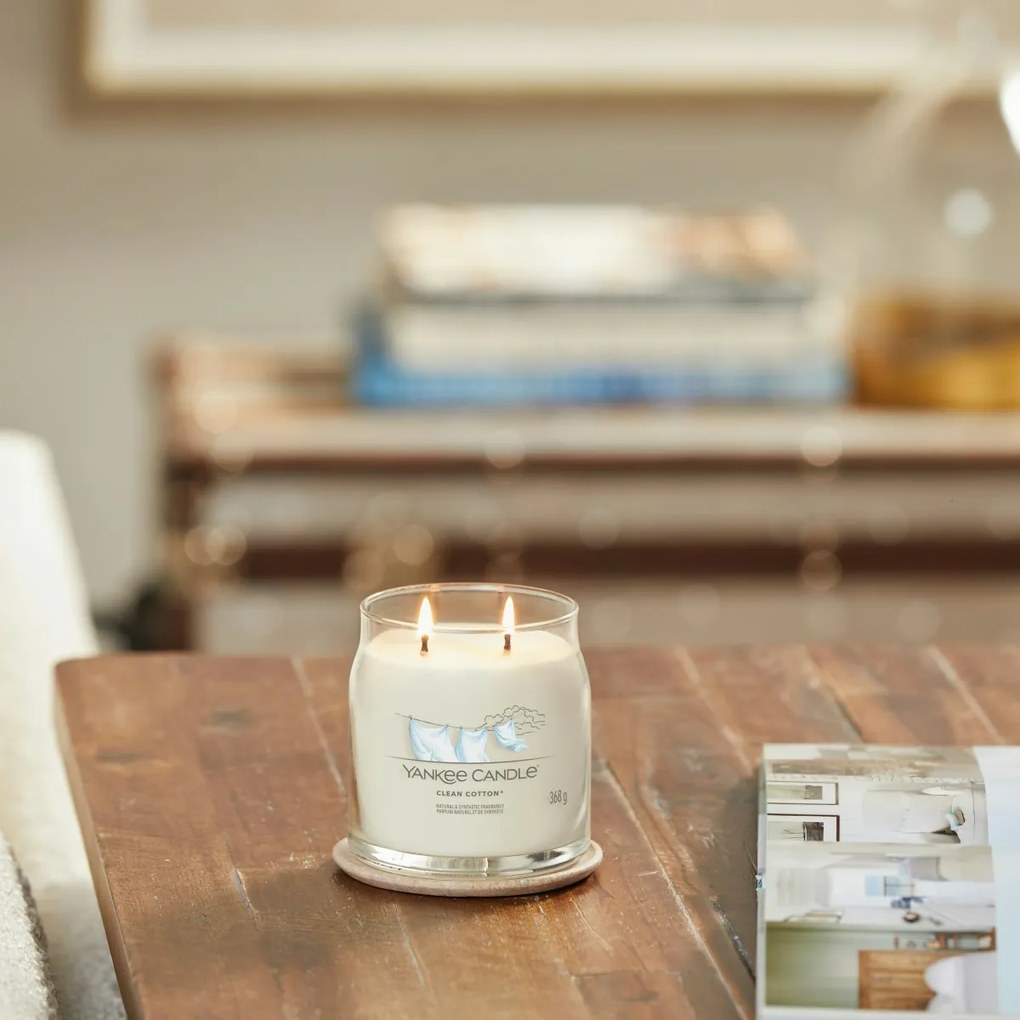Yankee Candle vonná sviečka Signature v skle stredná Clean Cotton, 368 g, M