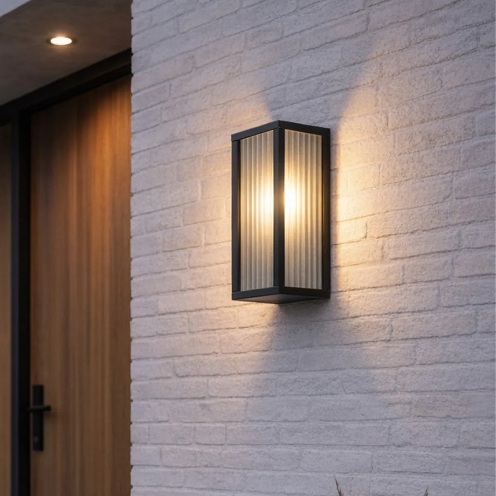 Vonkajšia nástenná lampa čierna s rebrovaným sklom IP44 - Charlois