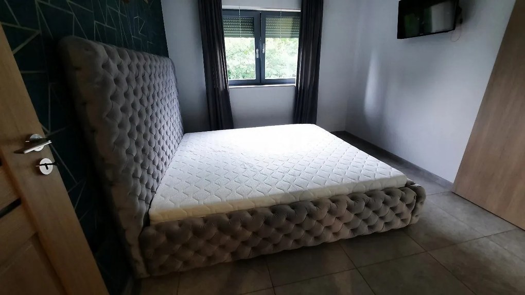 Moderná čalúnená posteľ FIGO EXTRA - Drevený rám,180x200