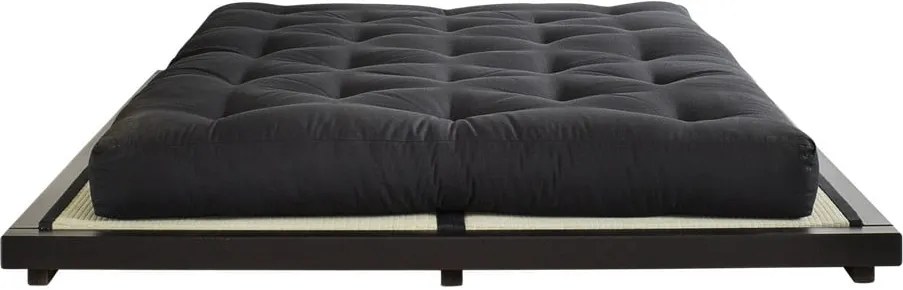 Dvojlôžková posteľ z borovicového dreva s matracom a tatami Karup Design Dock Comfort Mat Black/Black, 160 × 200 cm