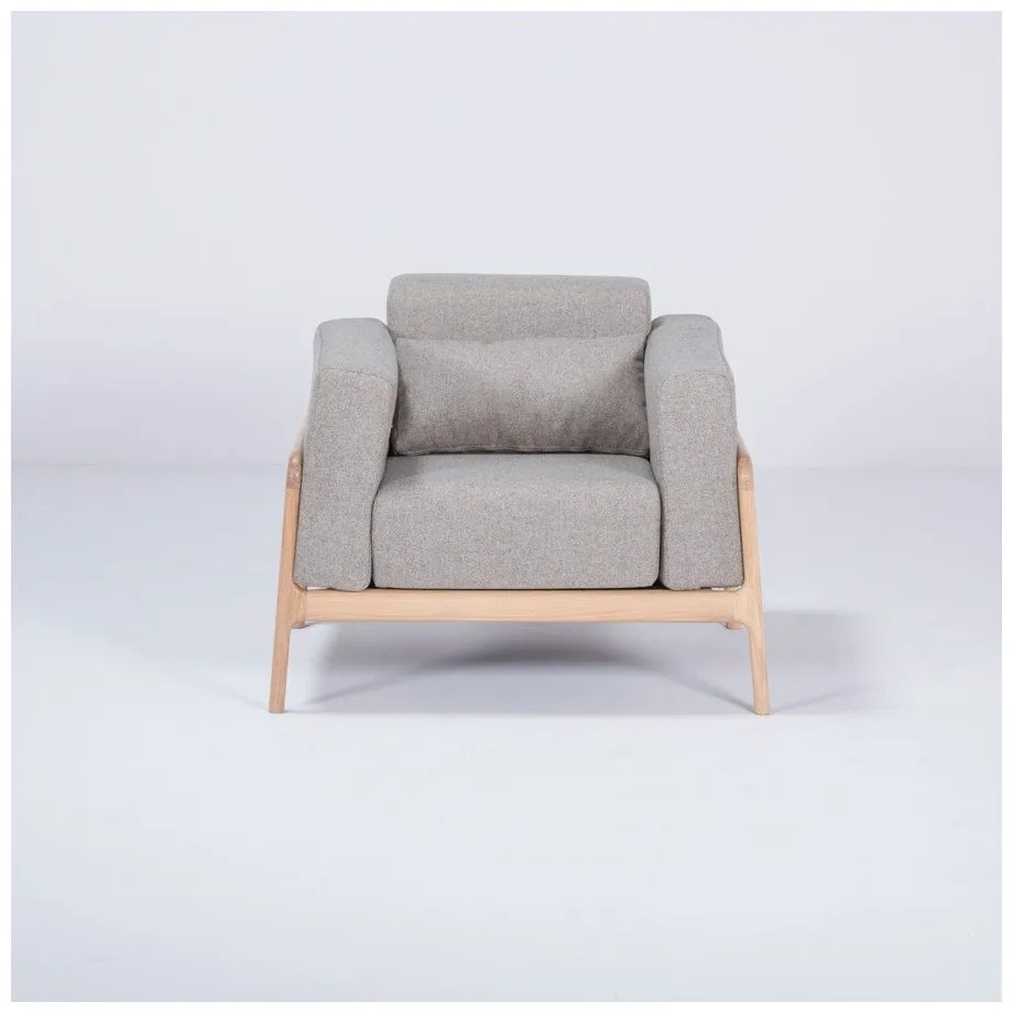 Kreslo s konštrukciou z dubového dreva so sivým textilným sedadlom Gazzda Fawn