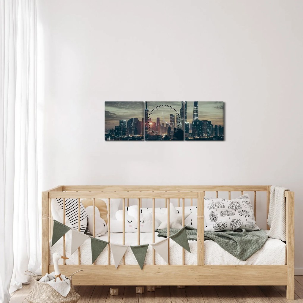 Obraz mesta za súmraku (s hodinami) (90x30 cm)