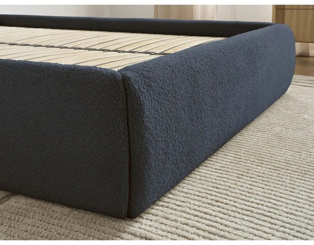 Tmavomodrá čalúnená dvojlôžková posteľ s úložným priestorom/bez čela s roštom 160x200 cm Inera – Bobochic Paris