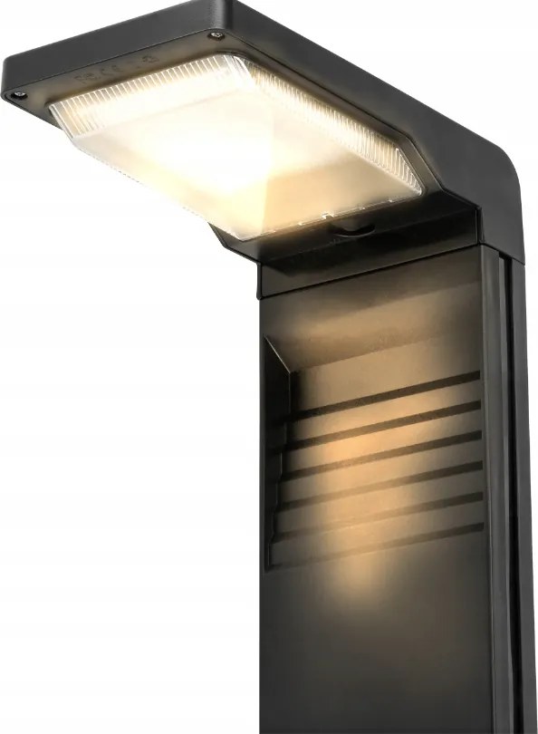 SADA 4 solárnych LED záhradných lámp na záhradné stĺpiky so senzorom súmraku