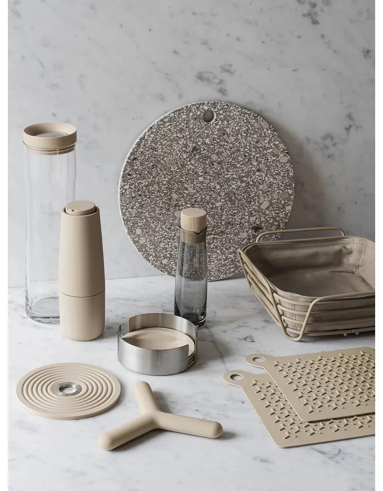 Čierne/v striebornej farbe silikónové tácky v súprave 6 ks so stojanom Lareto – Blomus