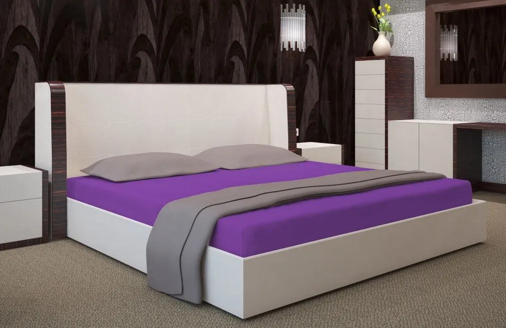 Tmavo fialové napínacie plachty na postele