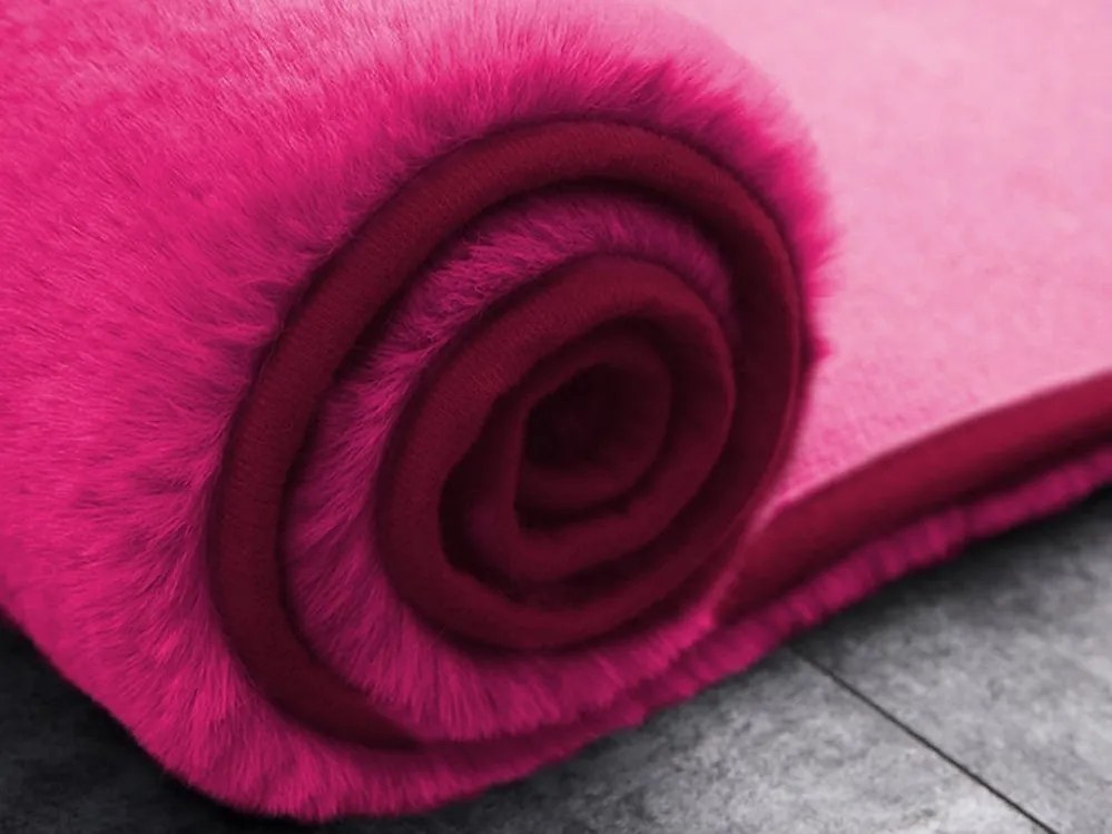 TZ Tmavoružový obdĺžnikový koberec Rabbit Rozmer: 140x200