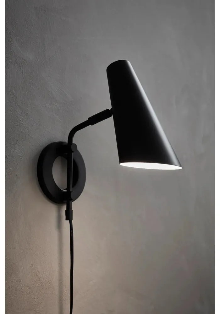 Čierne nástenné svietidlo do zásuvky ø 9,5 cm Cal – Markslöjd