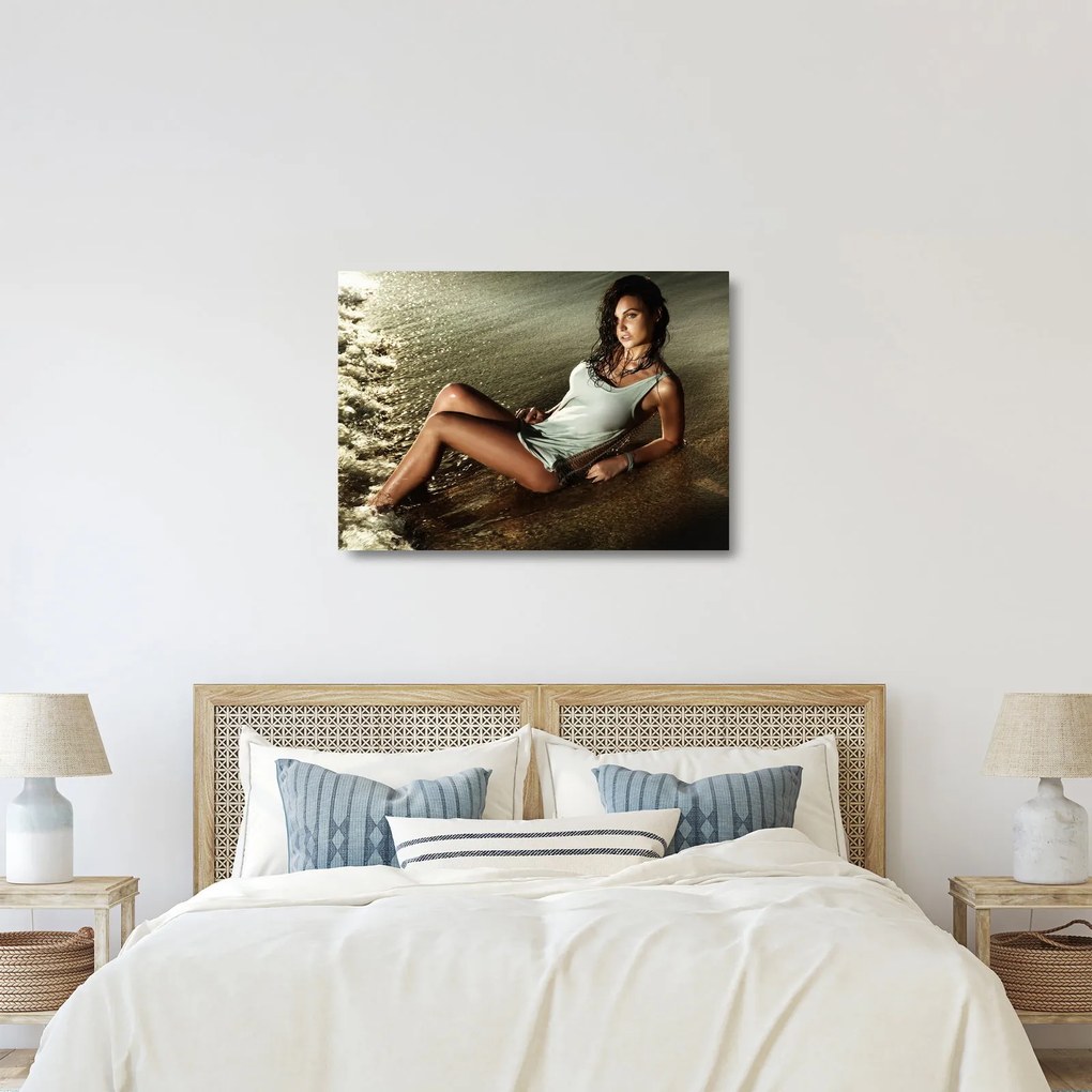 Sklenený obraz ženy na pláži (70x50 cm)