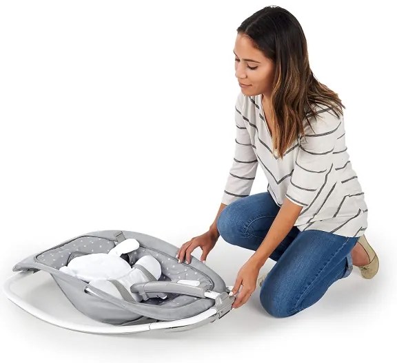 Ingenuity - Detská hojdačka s melódiou CUDDLE LAMB 3xLR14