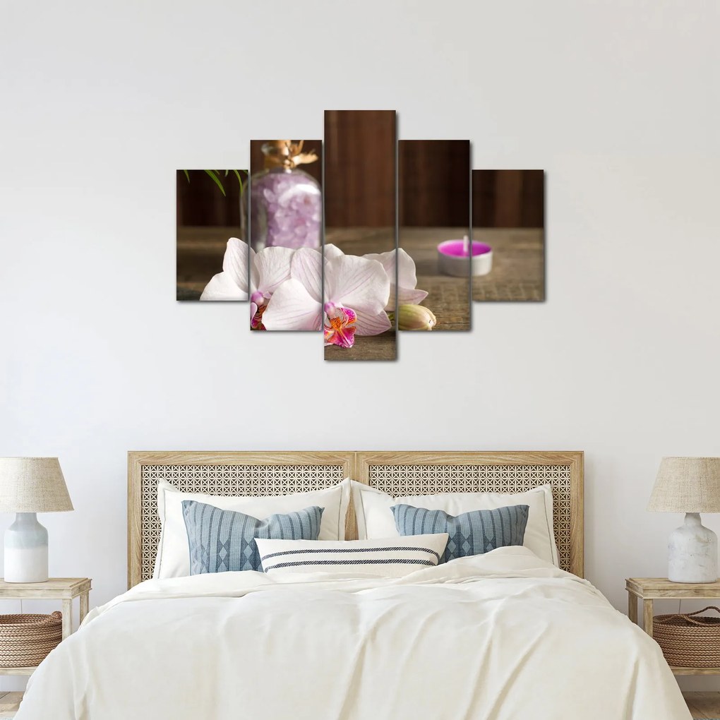 Obraz - Sviečka a orchidey (150x105 cm)