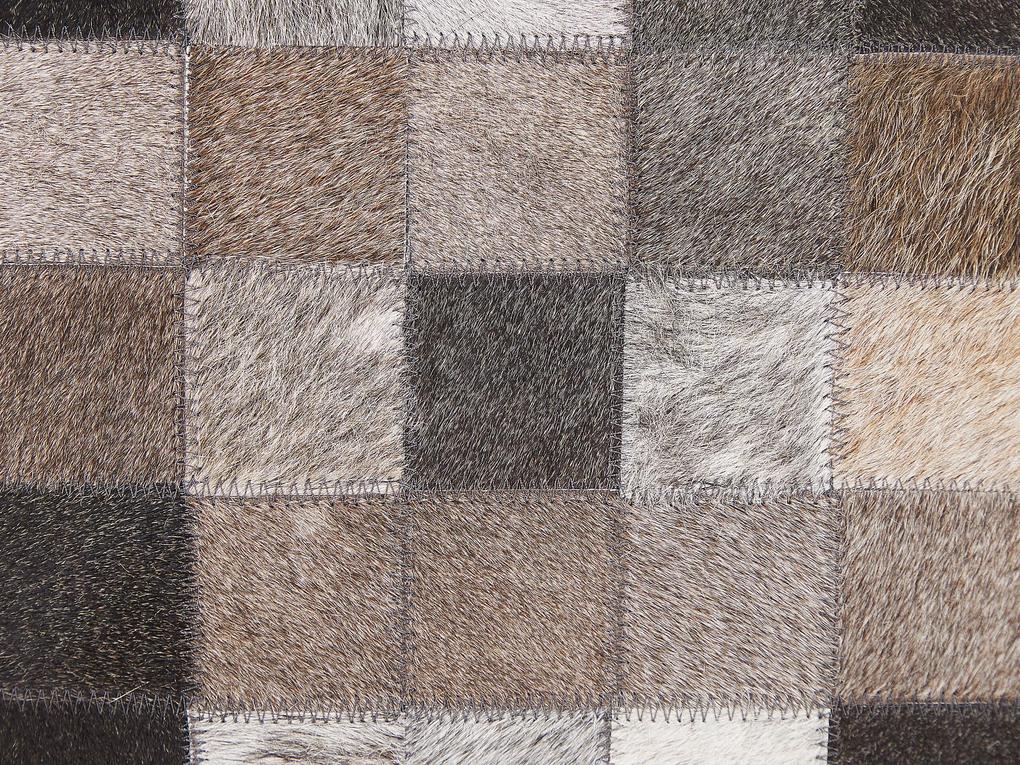 Kožený koberec 140 x 200 cm sivá/hnedá/béžová ARMUTLU Beliani