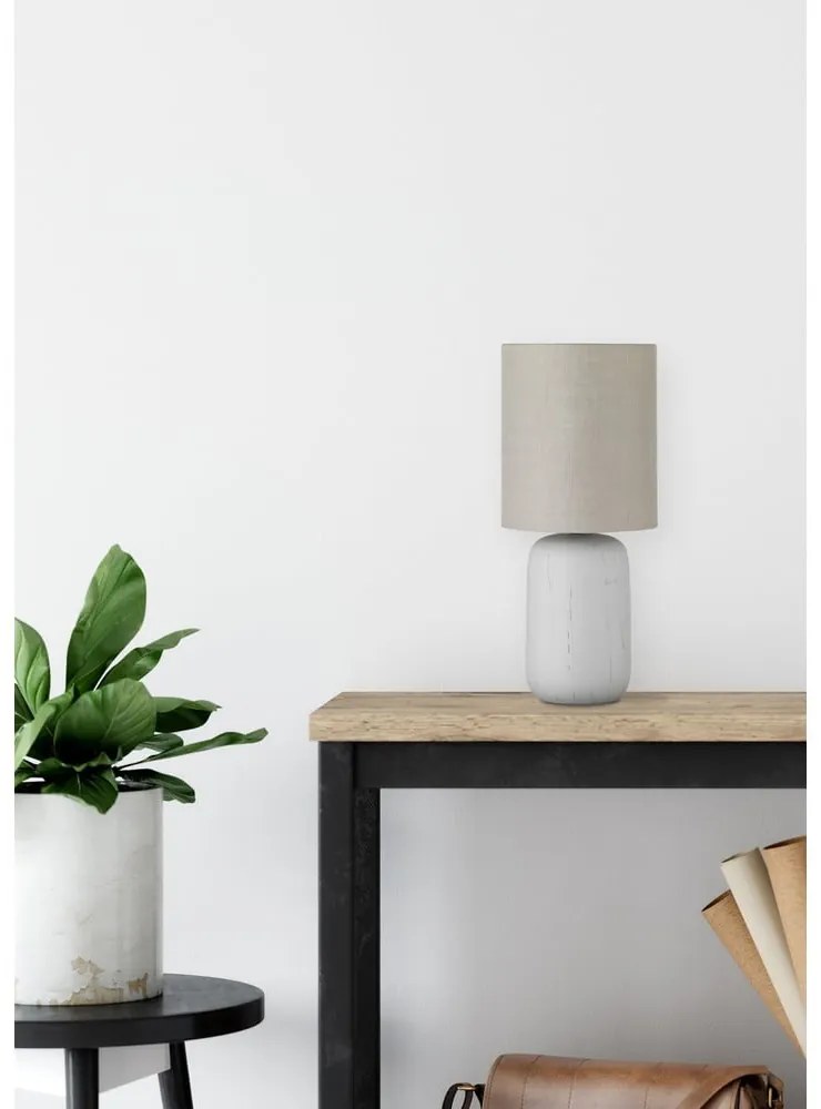 Sivá stolová lampa z keramiky a tkaniny Trio Clay, výška 35 cm