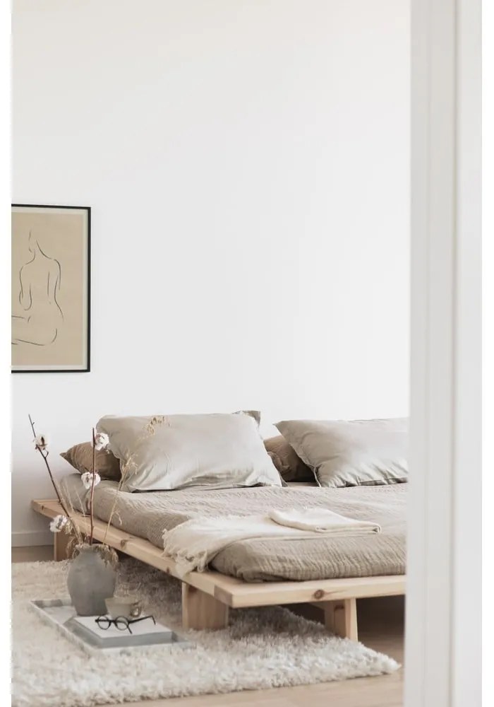 Dvojlôžková posteľ z borovicového dreva s roštom 160x200 cm Japan – Karup Design