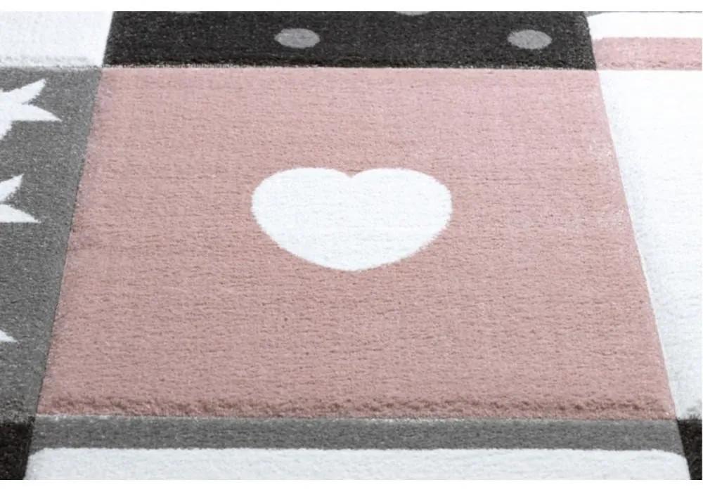 Detský kusový koberec Srdce ružový 140x190cm