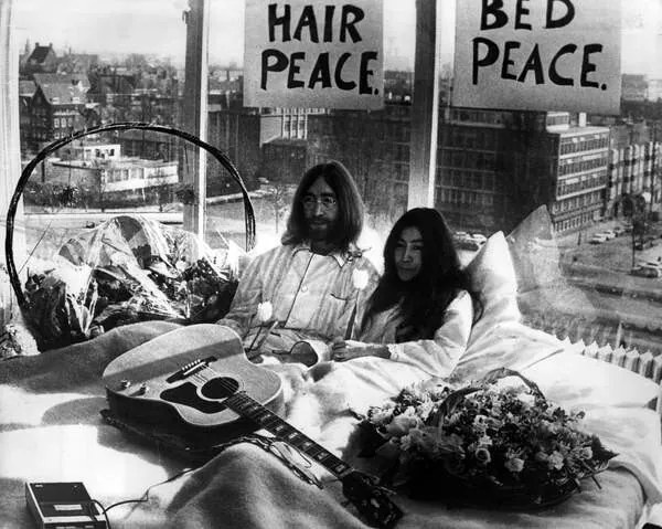 Fotografia Bed-In for Peace by Yoko Ono and John Lennon, 1969