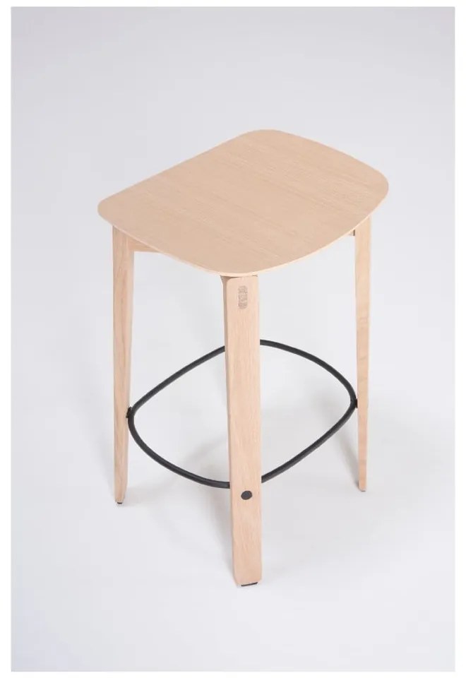 Barová stolička z dubového dreva v prírodnej farbe (výška sedadla 65 cm) Nora – Gazzda