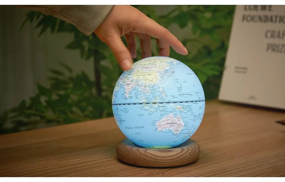 Glóbus ø 13 cm Atlas LED – Gingko